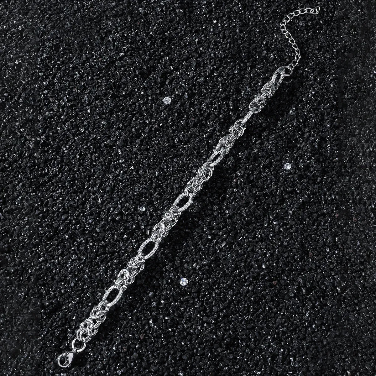Pulsera Ofiuco · Pulsera de titanio expandible con patrón geométrico
