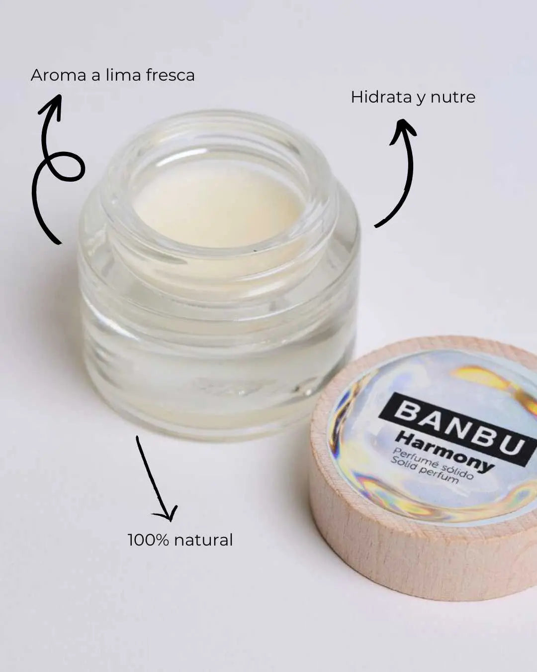 Perfume sólido Banbu Harmony en tarro de vidrio con tapa de madera, textura cremosa, natural y vegano.