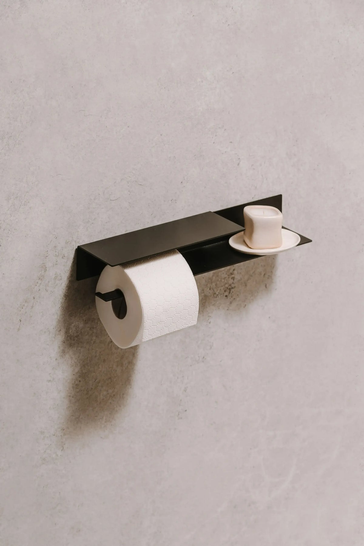 Portarrollos Berno – accesorios baño moderno con estante