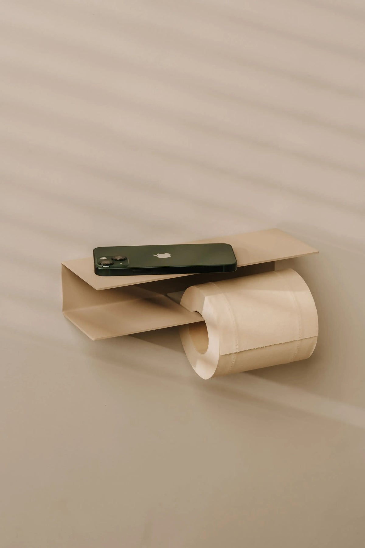Portarrollos Berno – accesorios baño moderno con estante