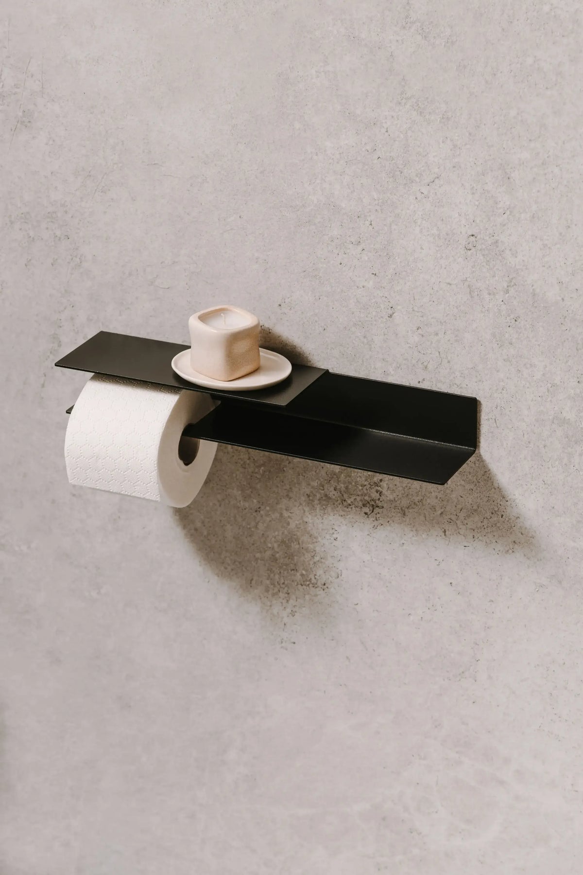 Portarrollos Berno – accesorios baño moderno con estante