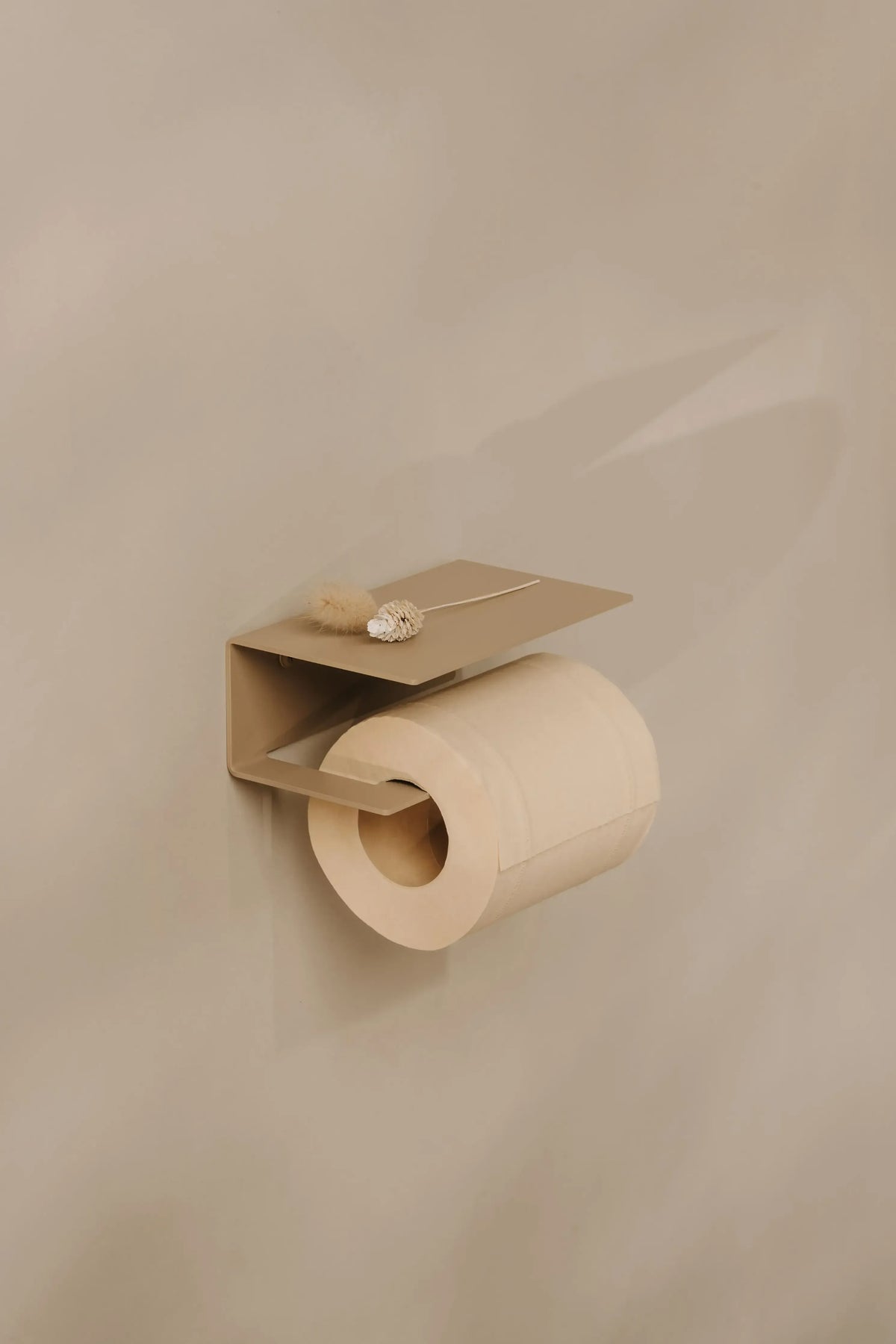 Portarrollos Berno – accesorios baño moderno con estante