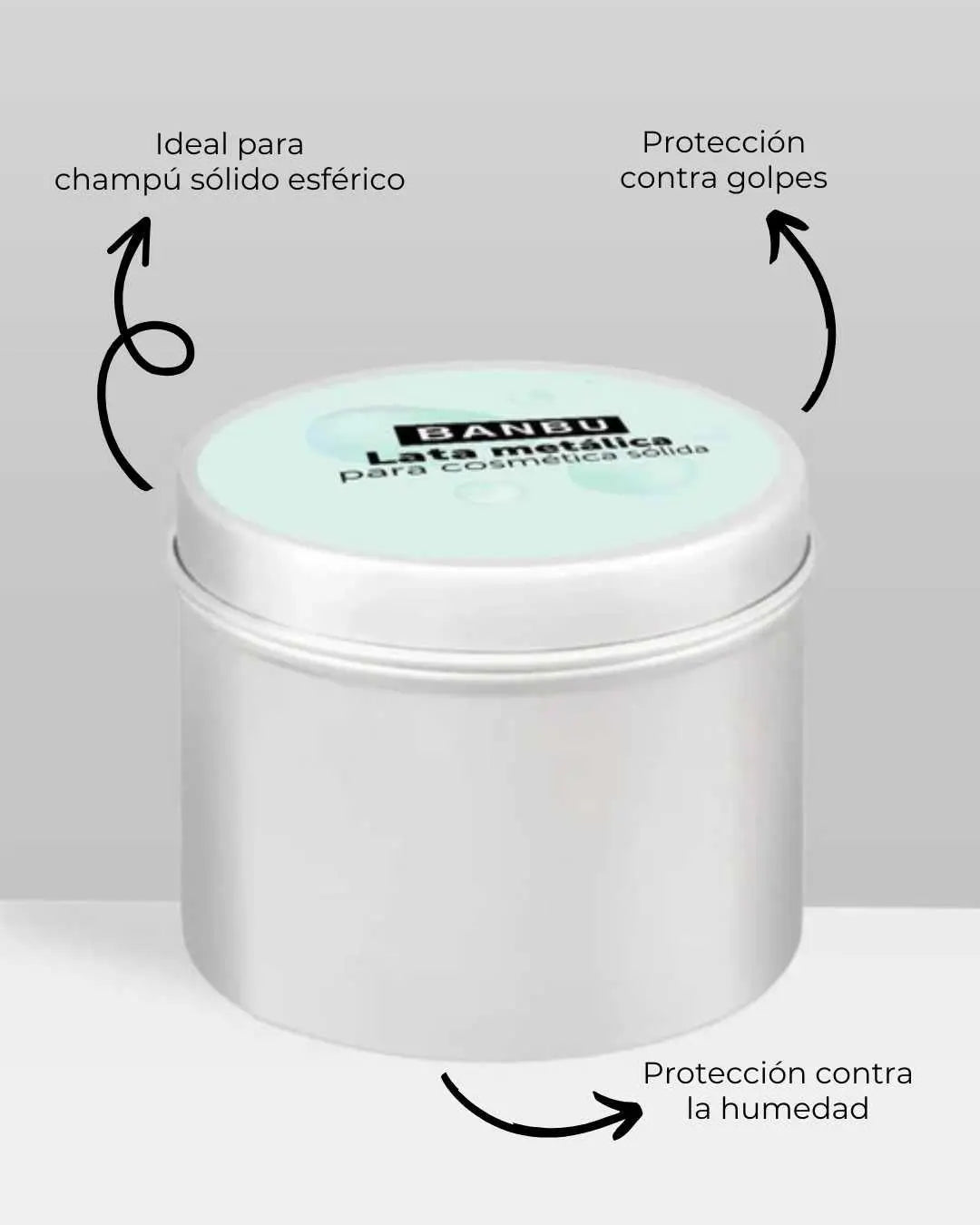 Lata metálica plateada para champú sólido, protección contra golpes y humedad, diseño moderno y funcional.