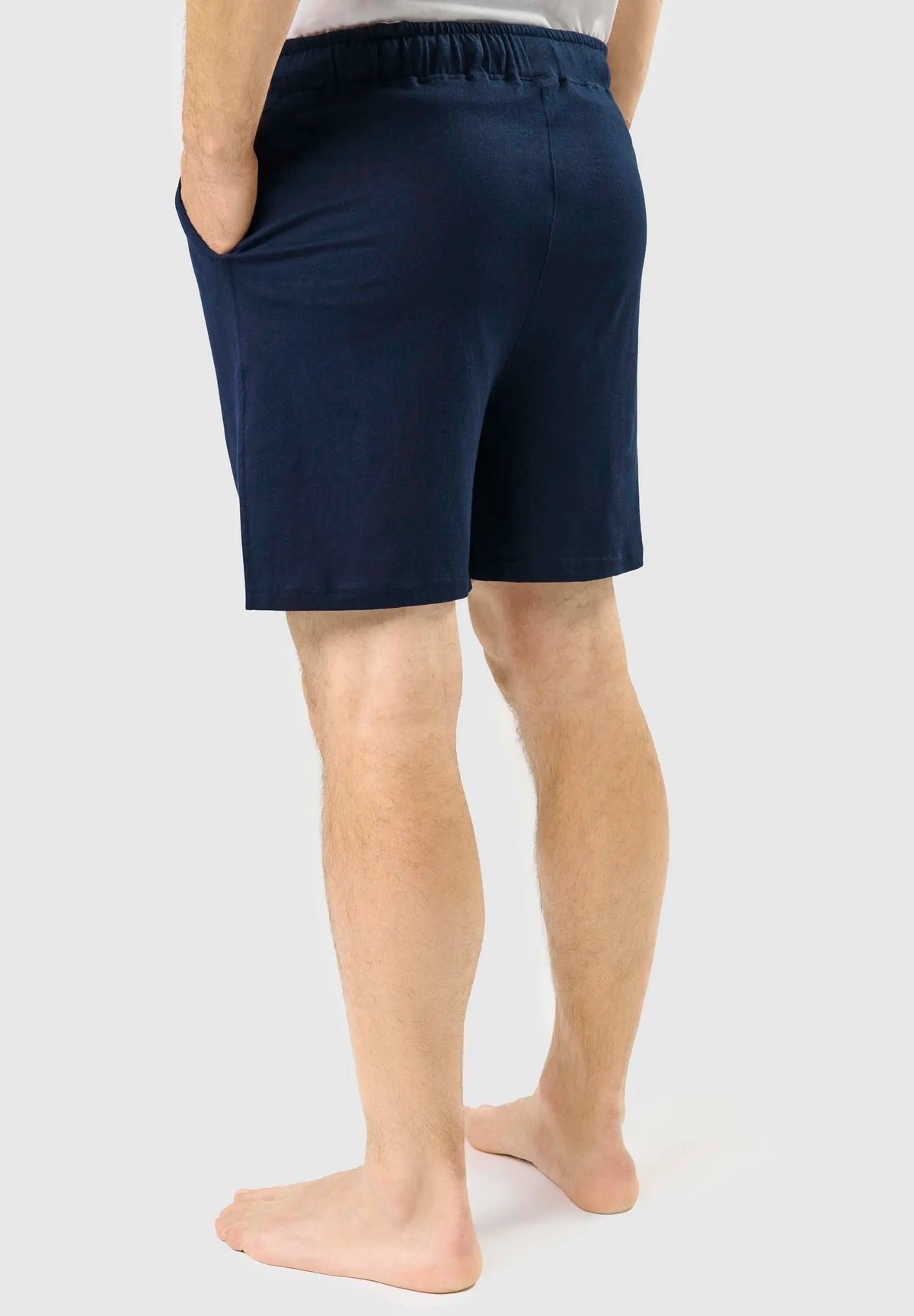 Pantalón corto de pijama para hombre en punto liso color azul marino, con ajuste cómodo y cintura elástica.
