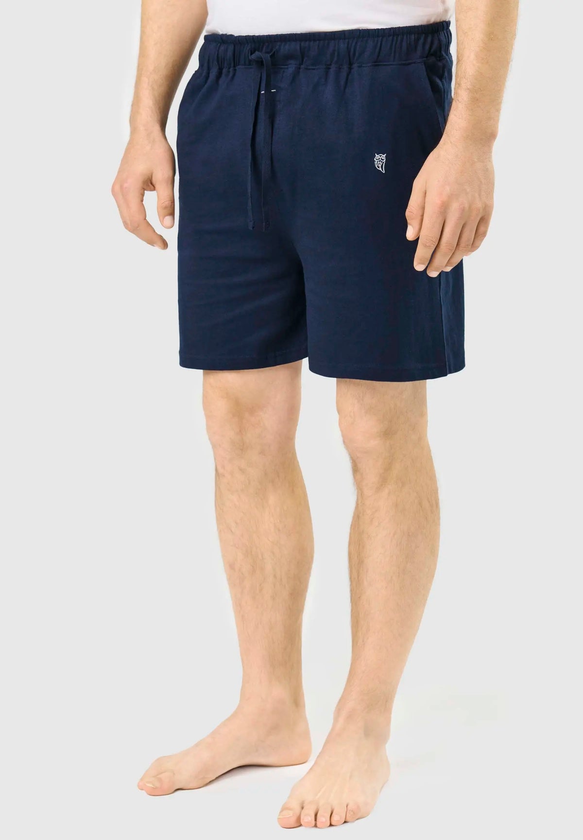 Pantalón corto de pijama para hombre en punto liso azul, con cintura elástica ajustable y corte cómodo.