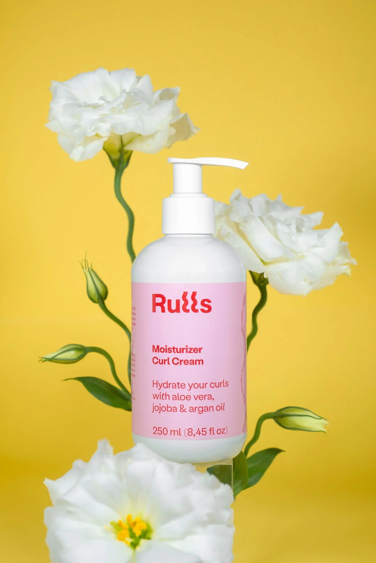 Crema para rizos hidratante Ruüts, 250 ml, envase blanco con detalles rosas, con aloe vera, jojoba y aceite de argán.