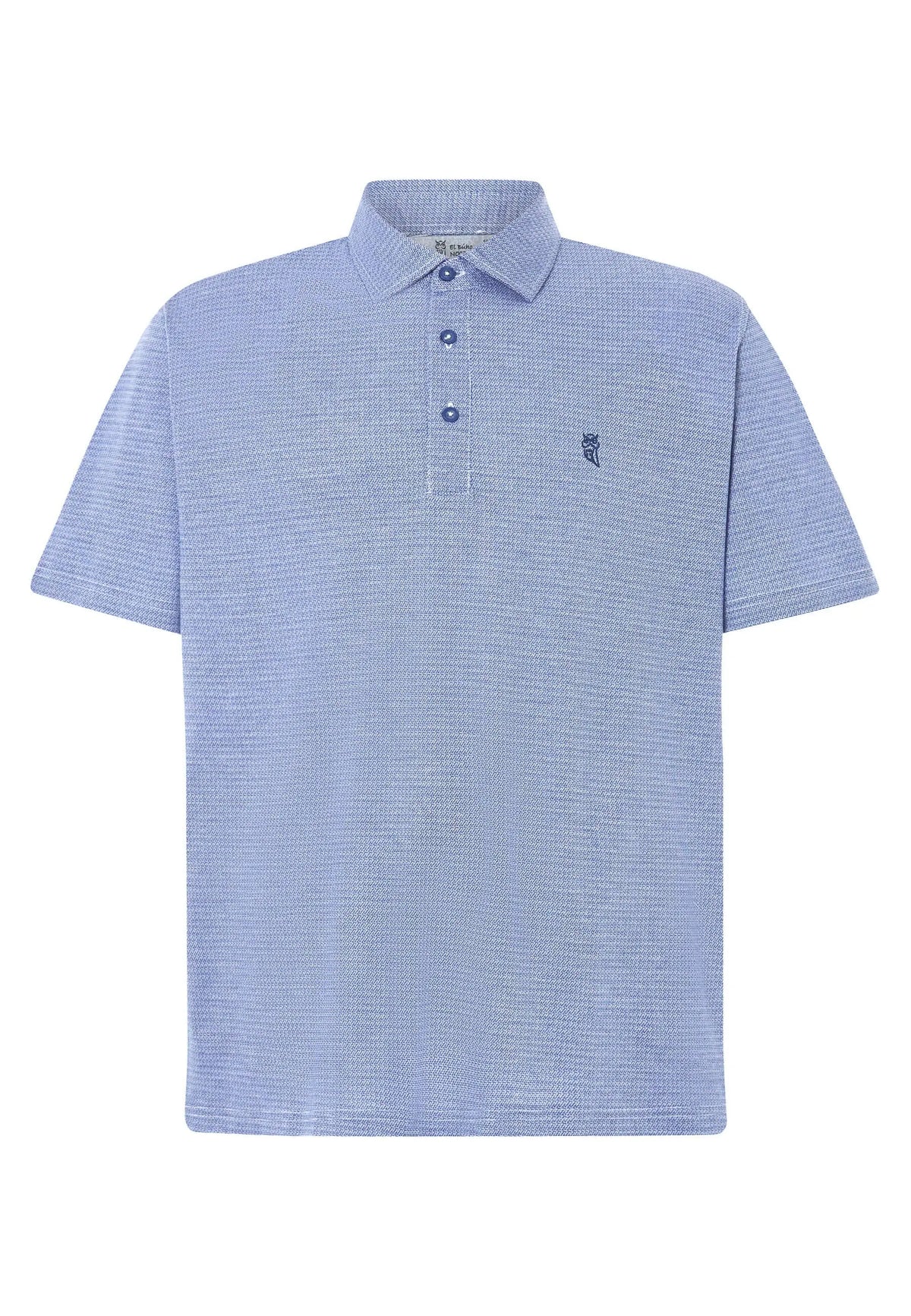 Polo azul de manga corta, cuello camisero, tres botones y tejido con microestampado geométrico y logo de búho bordado.