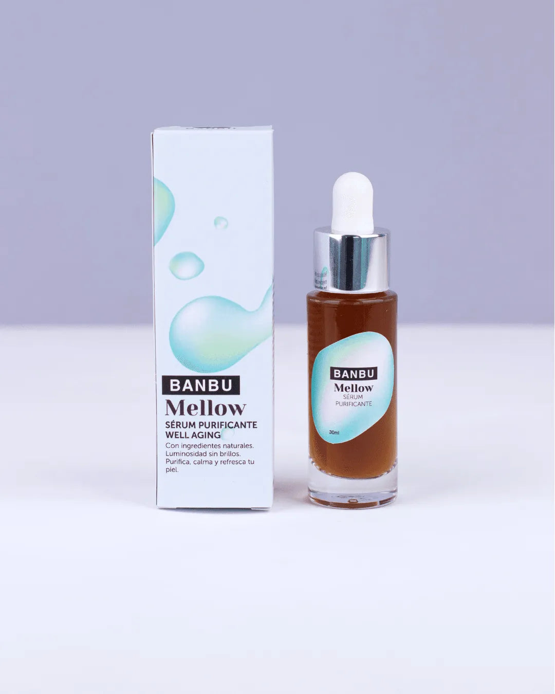 Sérum facial Banbu Mellow en frasco de vidrio ámbar con cuentagotas y caja blanca decorada con gotas en tonos pastel.