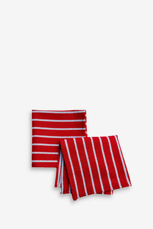 Pack de dos servilletas de tela con estampado de rayas verticales rojas y blancas sobre fondo blanco.