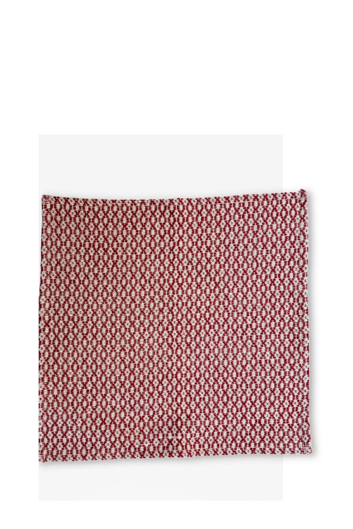 Pack de 2 servilletas cuadradas con tejido de patrón geométrico ojo de perdiz en color granate y blanco.
