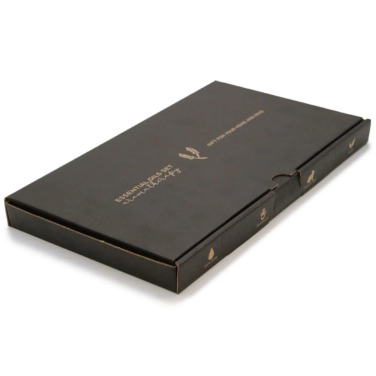 Caja rectangular negra de cartón para set de 12 aceites esenciales con texto y logotipos dorados en la superficie.