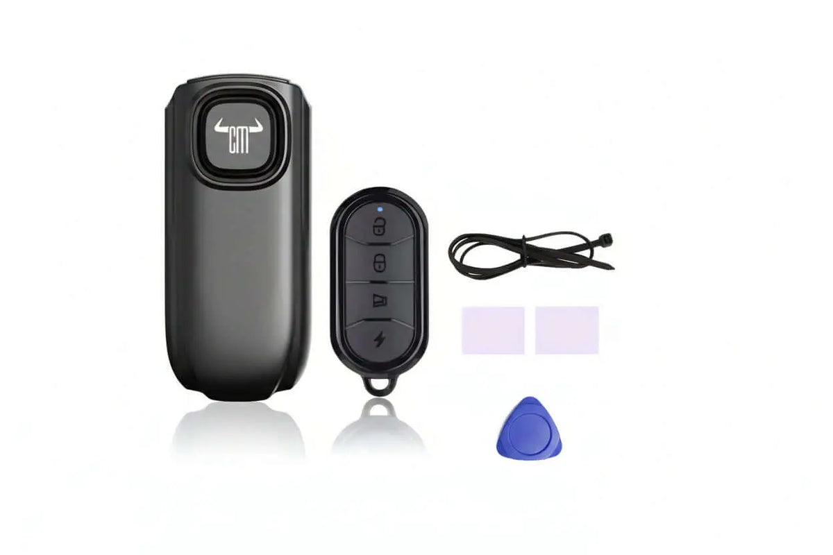 Alarma inalámbrica negra ChuchesMoto con mando a distancia, brida, adhesivos y herramienta de plástico azul sobre blanco.