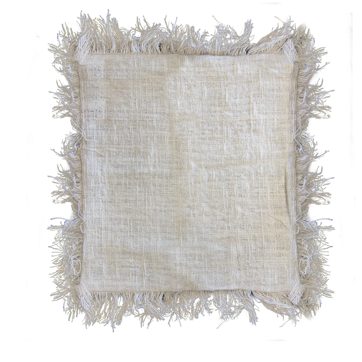 Funda de cojín cuadrada de lino color beige con textura rústica y flecos decorativos en todo el borde.