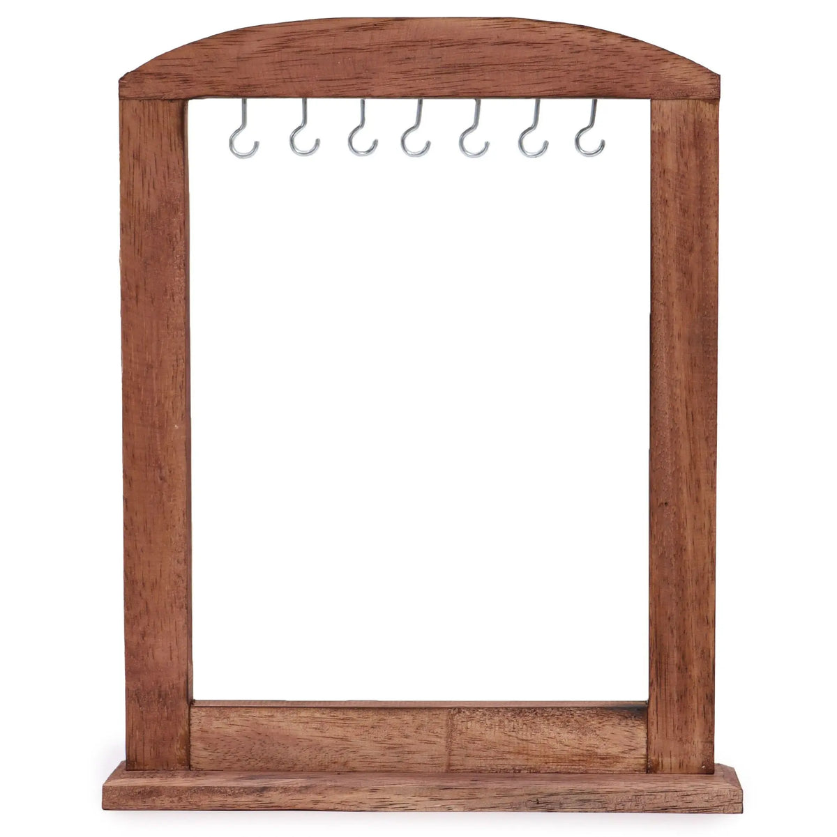 Soporte de madera oscura con marco arqueado y siete ganchos metálicos para exhibir artículos. Diseño artesanal.