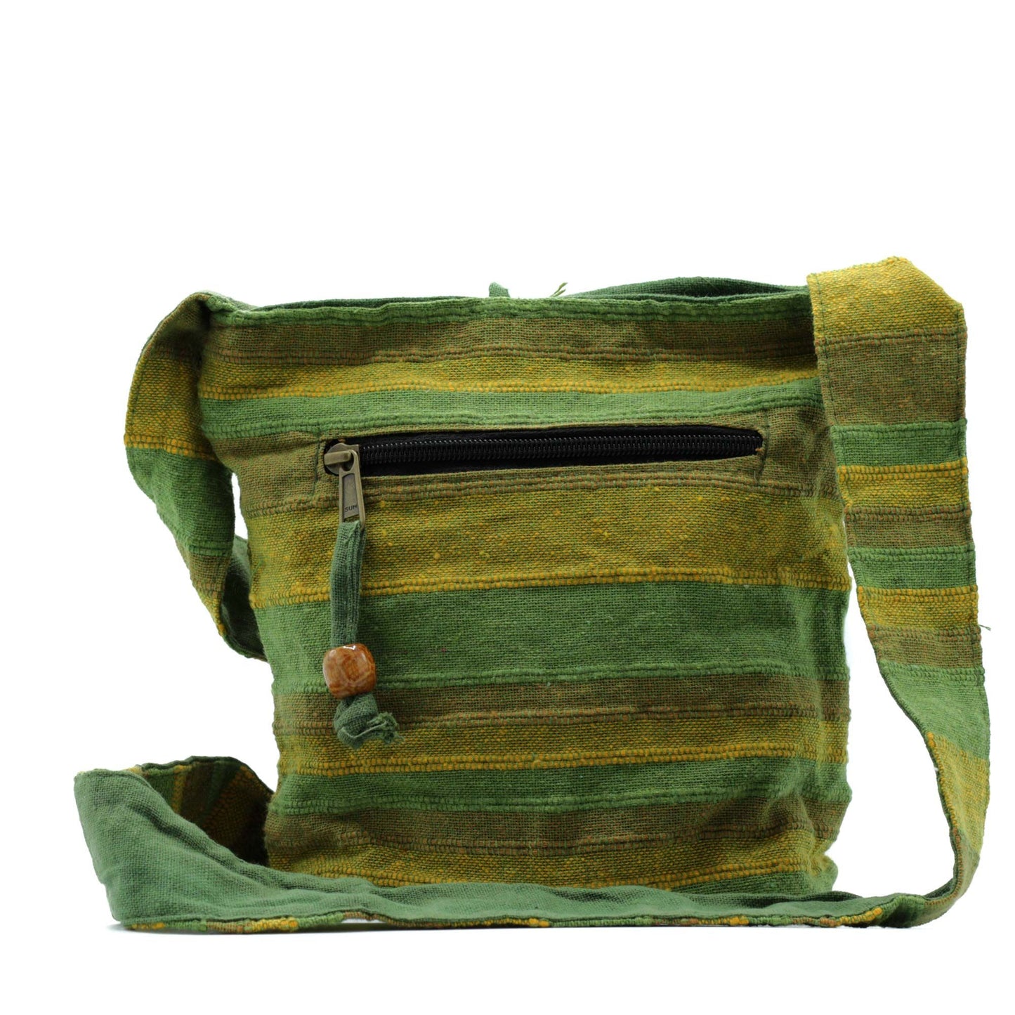 Bandolera artesanal de algodón a rayas verdes y amarillas con cremallera frontal y detalle de cuenta de madera.