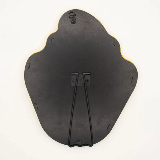 Soporte de pared en forma de concha, negro, material resistente, diseño moderno y elegante.