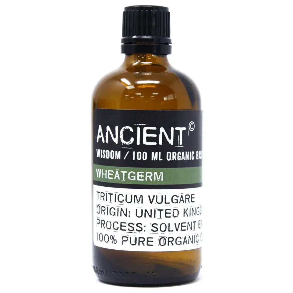 Frasco de vidrio ámbar de 100ml con aceite de germen de trigo, etiqueta minimalista y tapa negra sobre fondo blanco