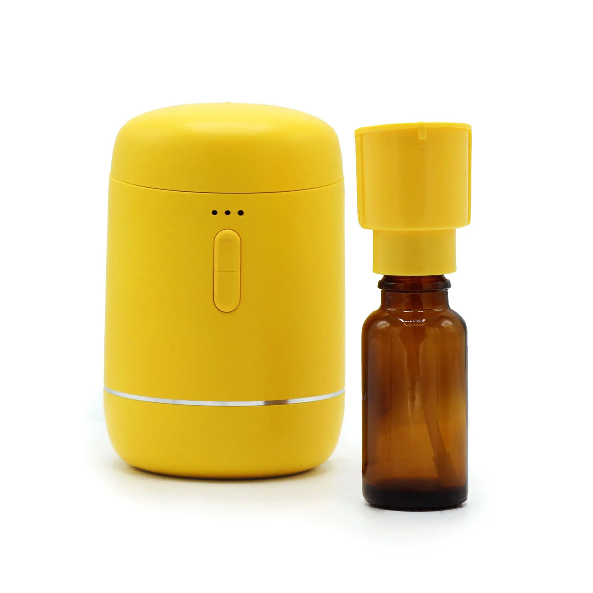 Difusor de aromas amarillo, cilíndrico y sin agua, junto a frasco de vidrio ámbar para aceites esenciales. Diseño USB-C.