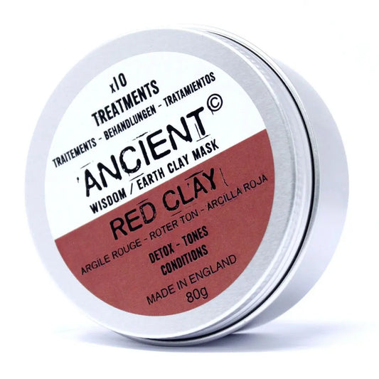 Envase circular de metal plateado con etiqueta blanca y franja roja para mascarilla de arcilla roja de 80g.