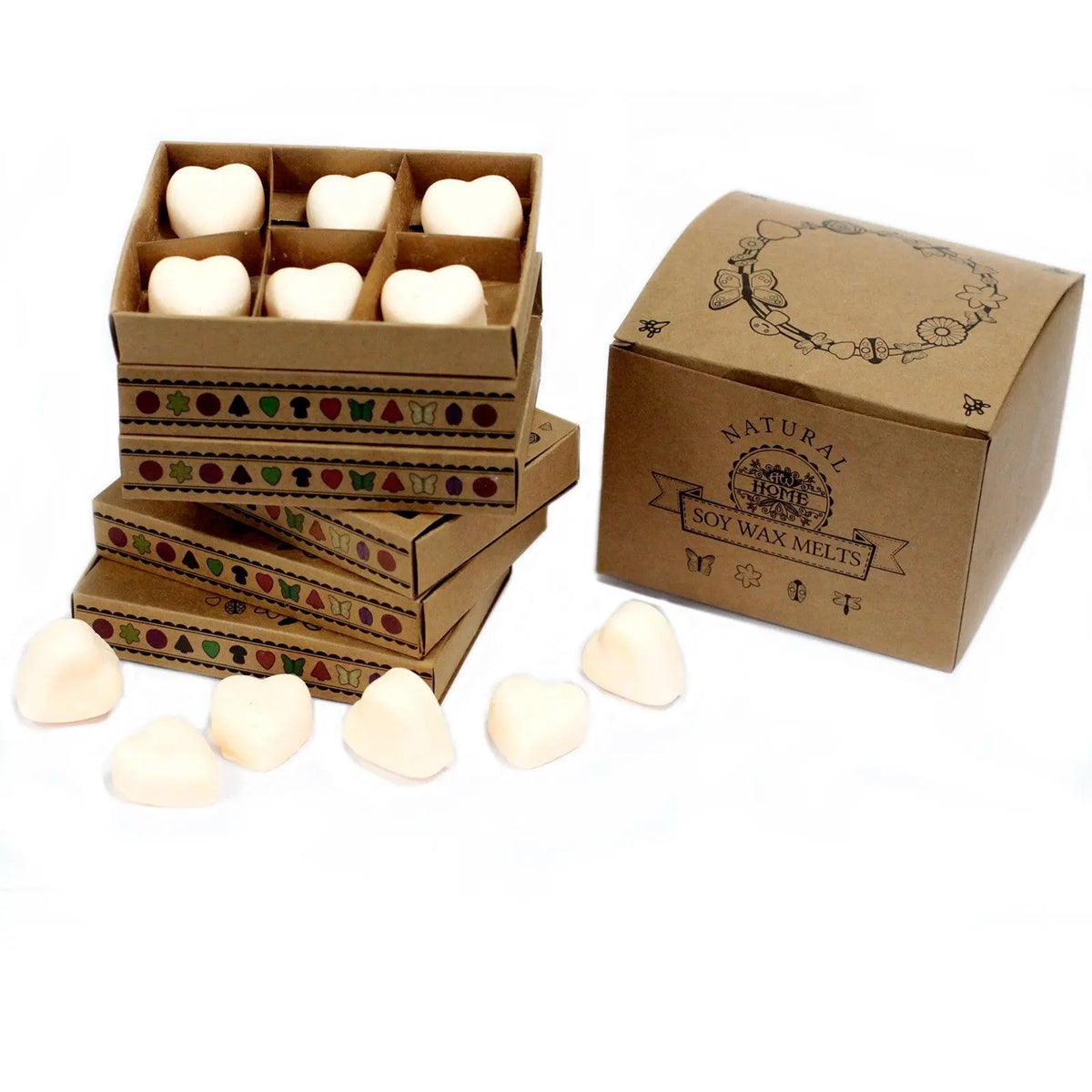 Cajas de cartón kraft con 6 corazones de cera de soja blanca, junto a una caja de regalo decorada sobre fondo blanco.