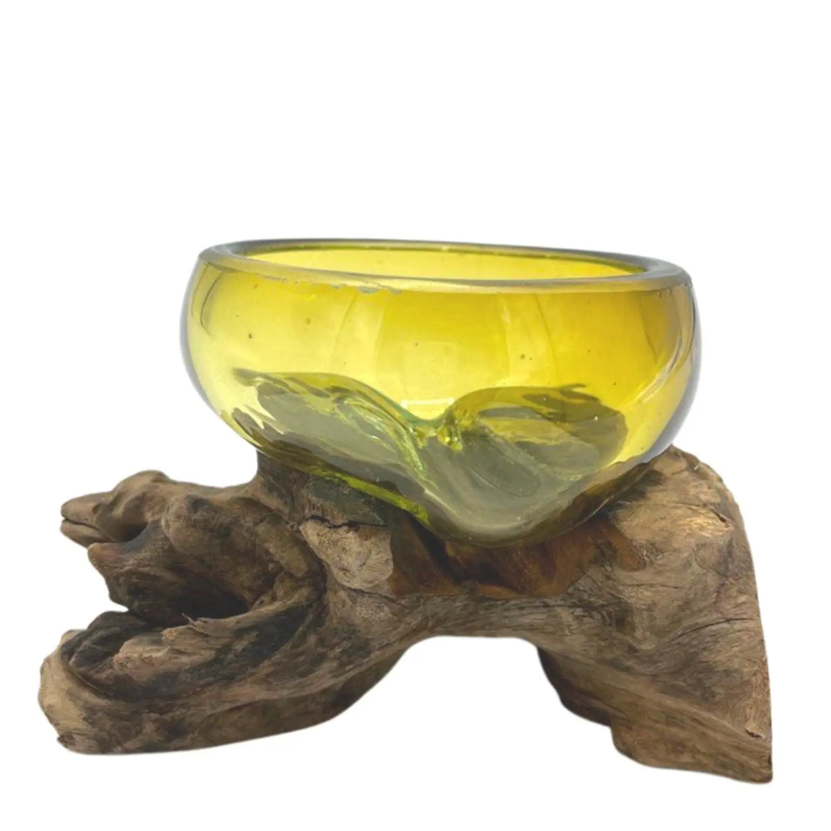 Mini cuenco de vidrio fundido color ámbar encajado sobre una base de madera natural, estilo rústico y artesanal.
