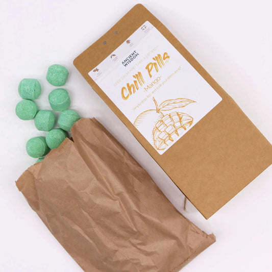 Pack de mini bombas de baño efervescentes verdes con aroma a mango en bolsa de papel artesanal.