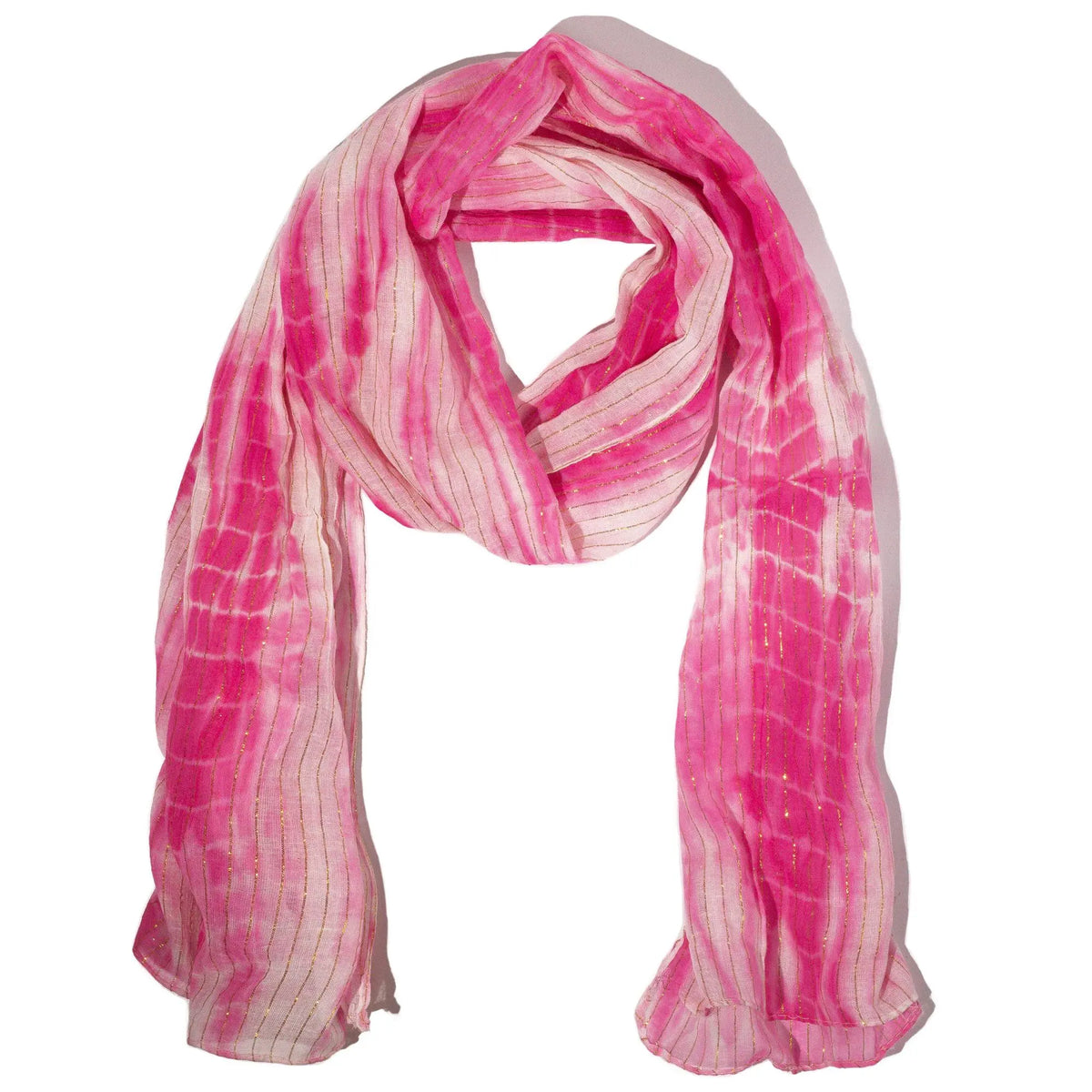 Bufanda de seda en tonos rosa vibrante con estampado tie-dye y detalles dorados, perfecta para un look chic.