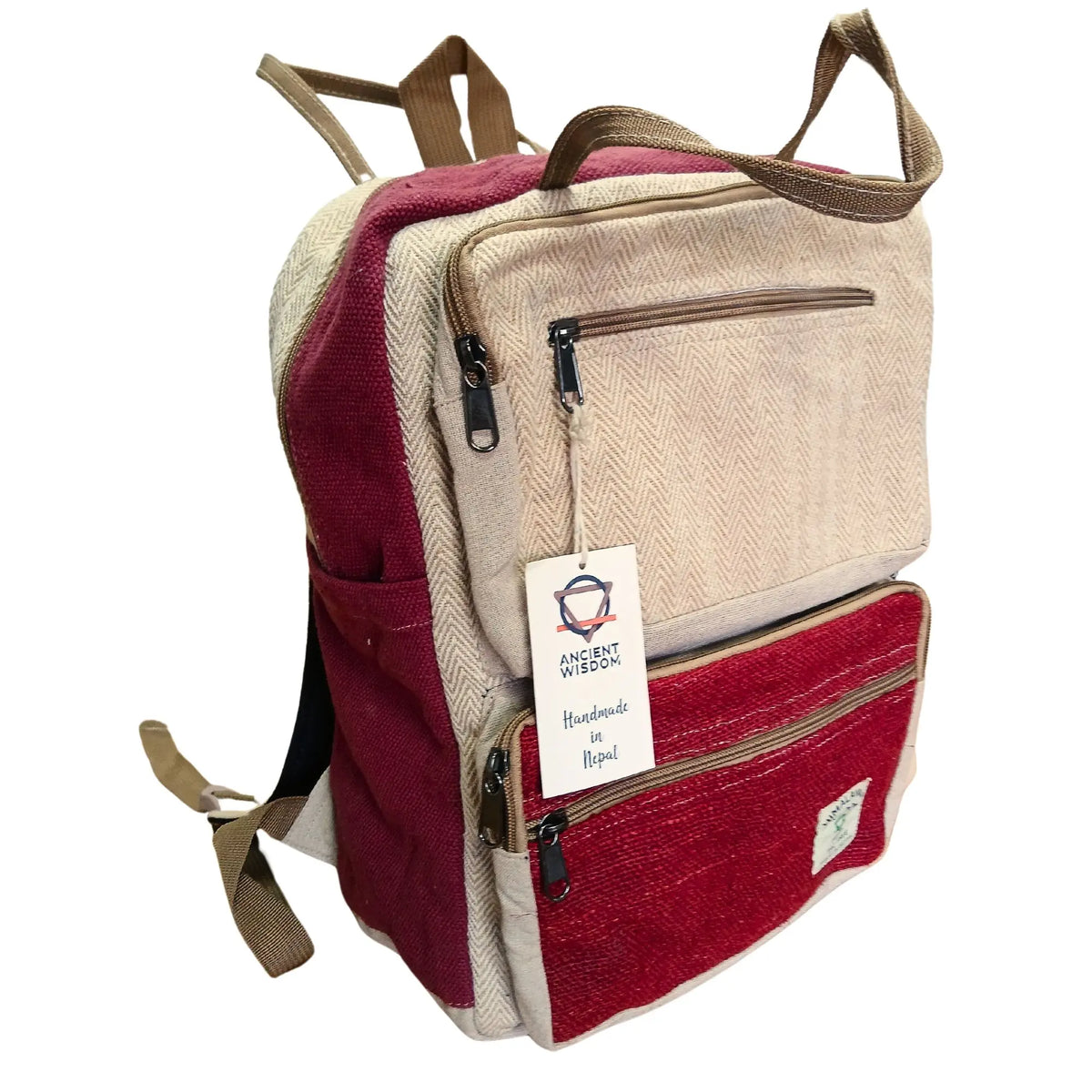Mochila artesanal de cáñamo y algodón en color vino y crema, con bolsillos frontales con cremallera y tirantes beige.