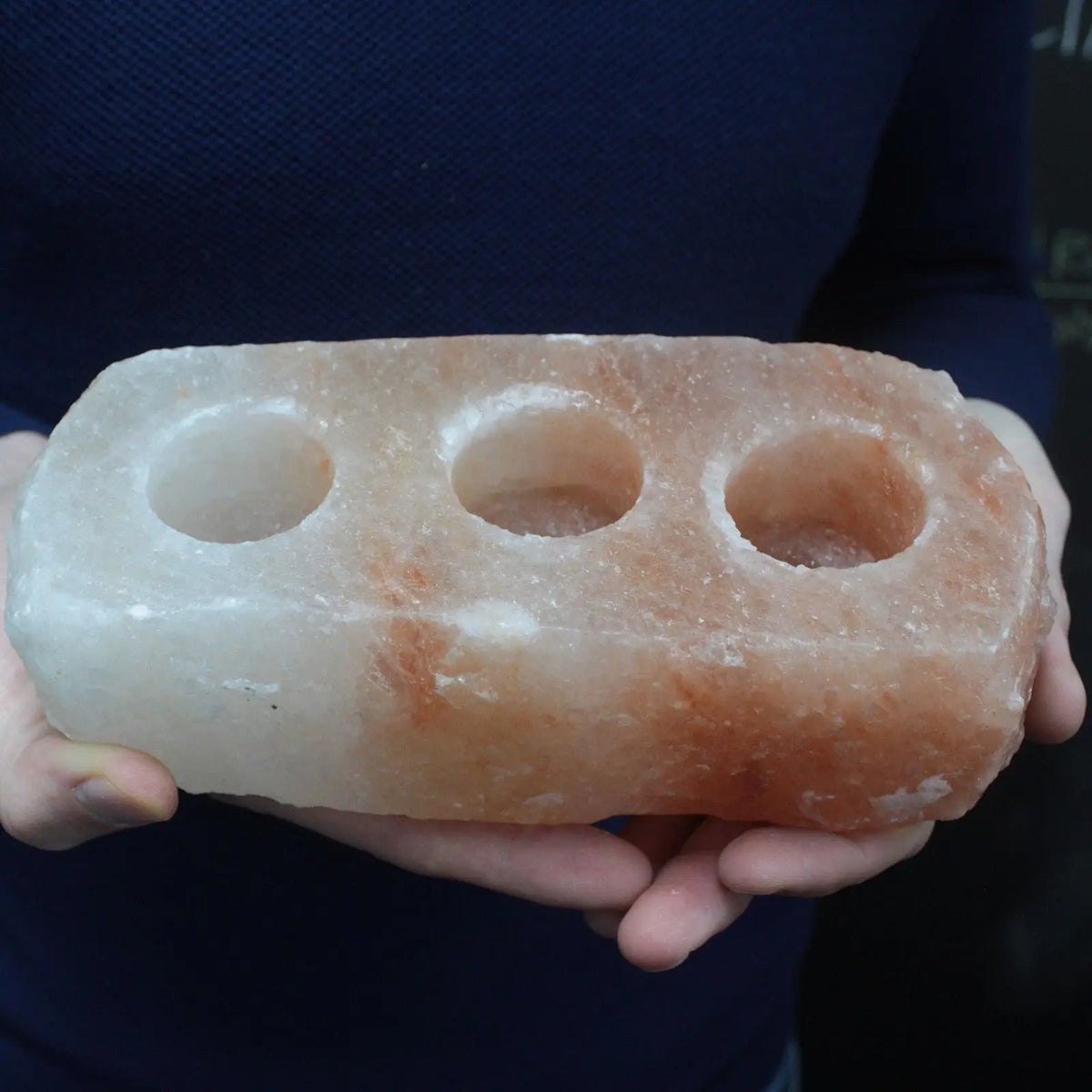 Soporte para velas de sal del Himalaya rectangular con tres huecos, tonos naturales rosados y blancos, estilo rústico
