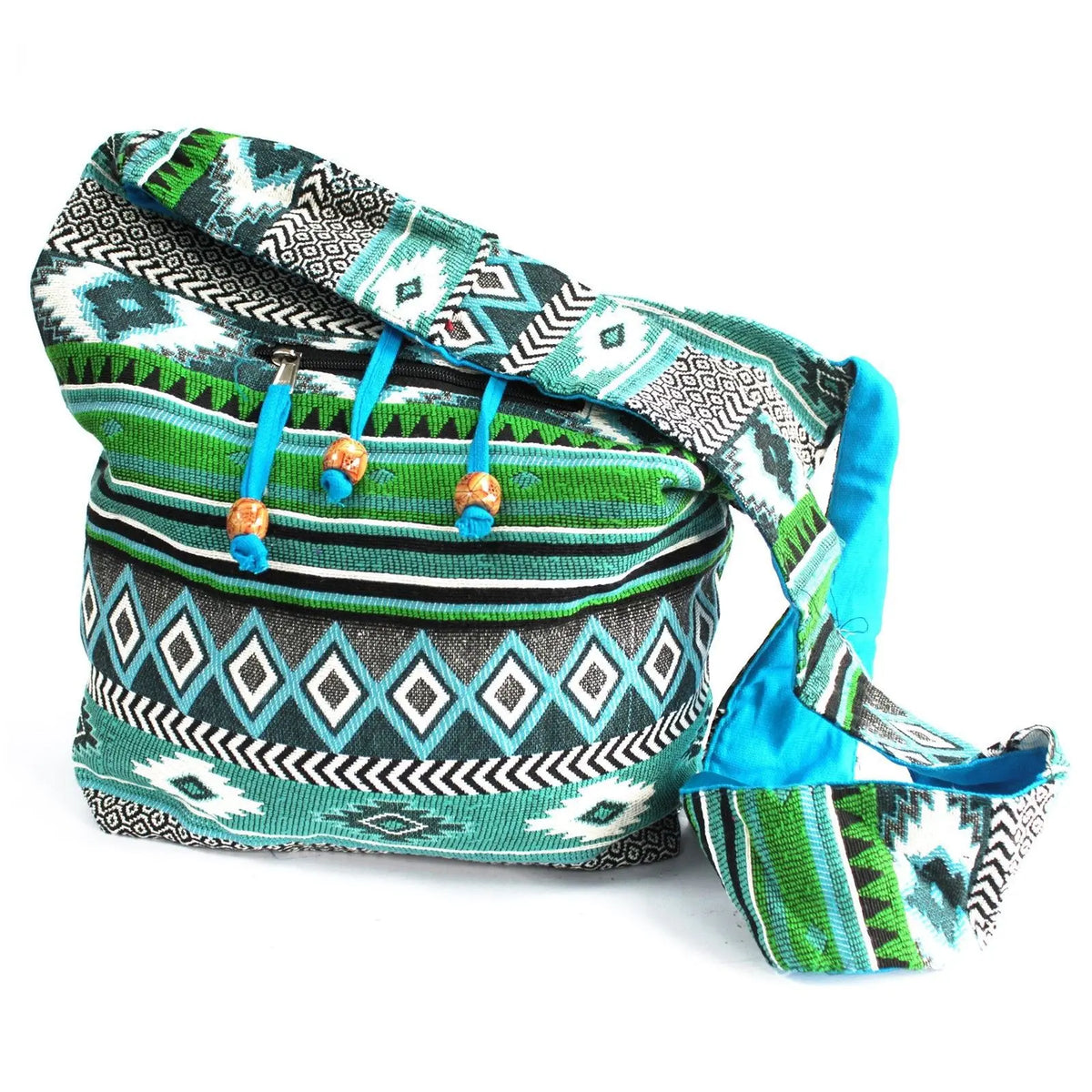Mochila pequeña de estilo artesanal en tejido jacquard tonos verde y teal con patrones geométricos y tiras de madera.