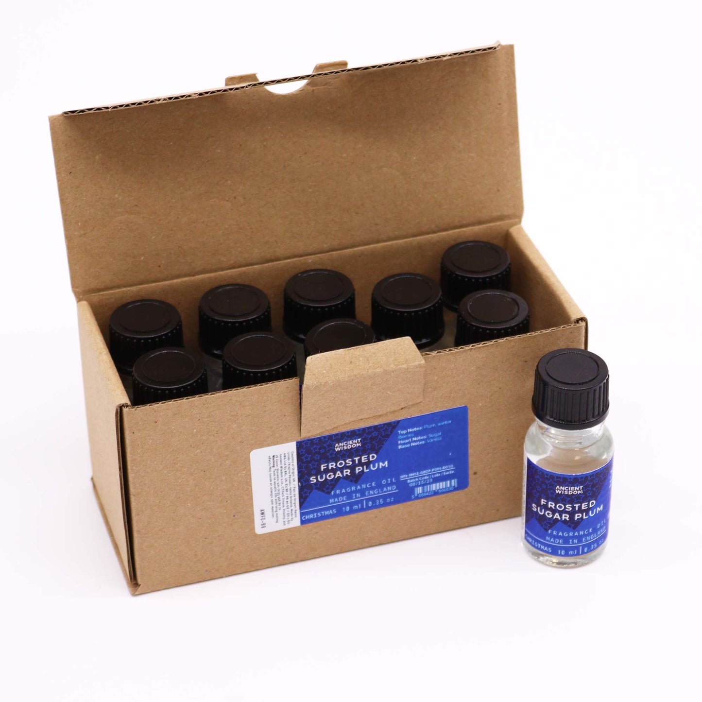 Caja de cartón con varios frascos de aceite de 10 ml de ciruela escarchada con etiquetas azules y tapas negras