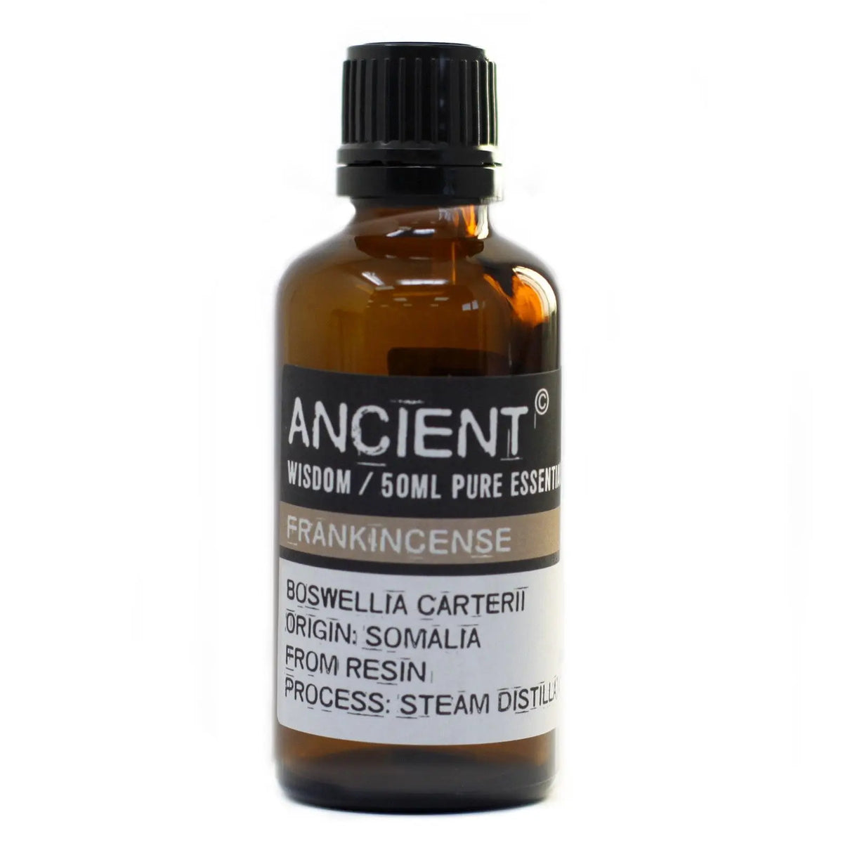 Frasco de vidrio ámbar de 50ml con tapa negra, contiene aceite esencial de incienso, etiqueta con texto informativo.