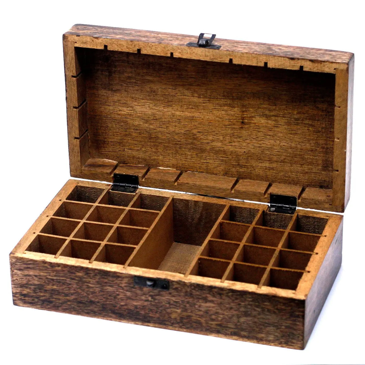 Caja de madera de mango abierta con 25 compartimentos internos para aceites esenciales, acabado natural y cierre metálico.