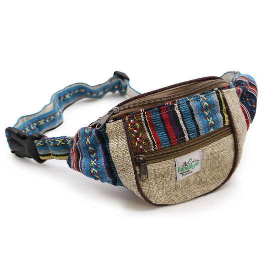 Riñonera de cáñamo y algodón, diseño artesanal multicolor, con correas ajustables y cierre de cremallera.