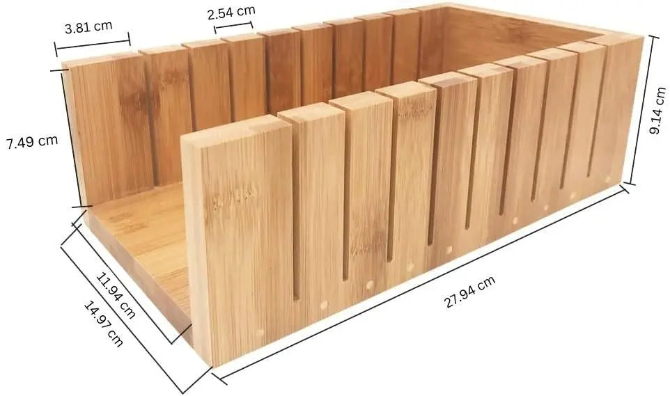 Molde cortador de jabón de madera natural con ranuras verticales para cortes precisos e incluye medidas de dimensiones