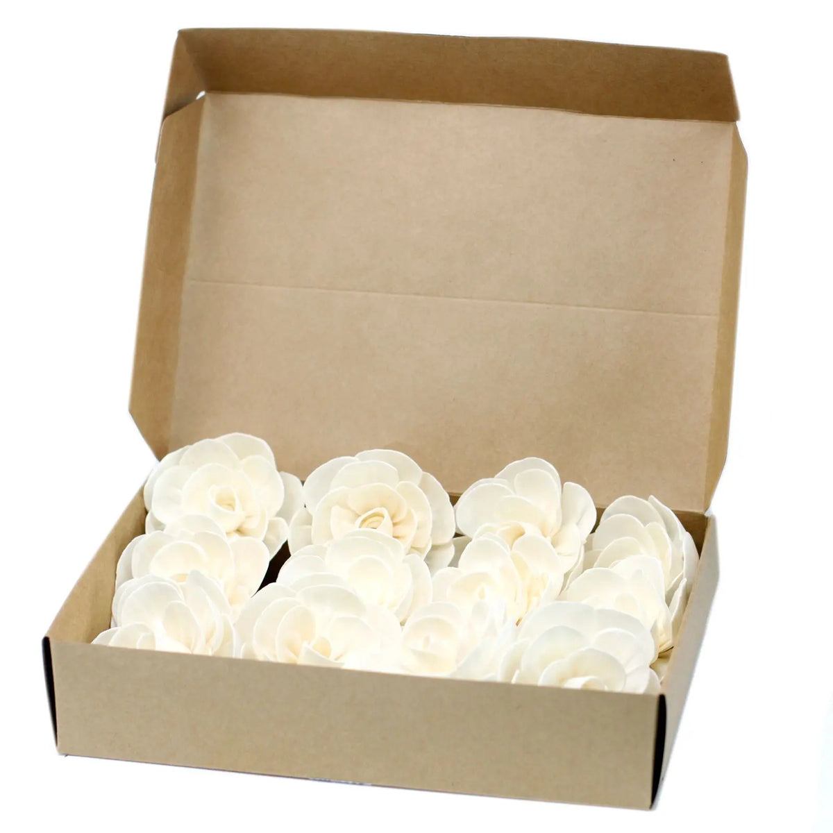 Caja de cartón artesanal con flores difusoras de madera de sola en color crema, dispuestas para aromaterapia.
