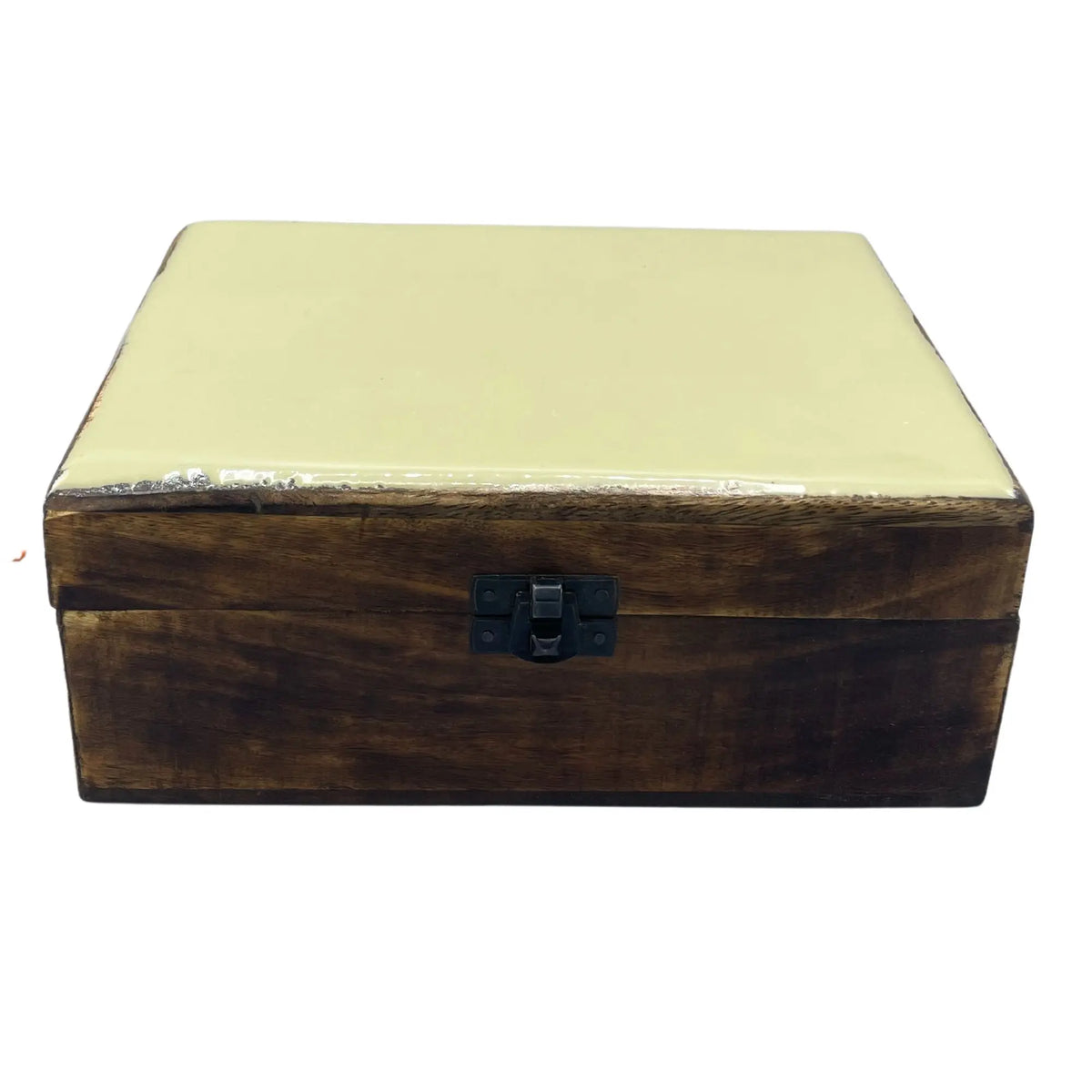 Caja de madera oscura con tapa de cerámica esmaltada color crema, estilo rústico con cierre metálico de seguridad