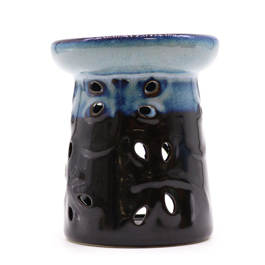 Quemador de cerámica cilíndrico en azul y negro, con calados en forma de libélula y plato superior para aceites.