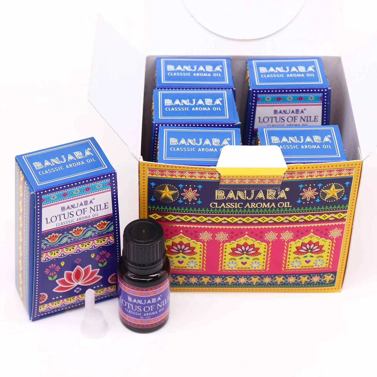 Caja expositora y frasco de aceite esencial de 10ml con diseño colorido, decorado con flores de loto y motivos hindúes.