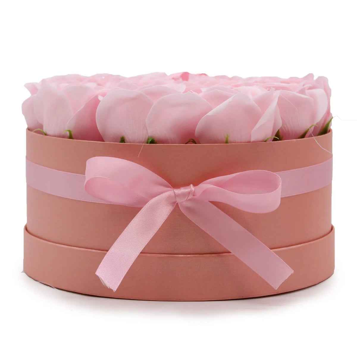 Caja redonda rosa con 14 rosas de jabón del mismo tono y un lazo decorativo de cinta a juego en el frente.