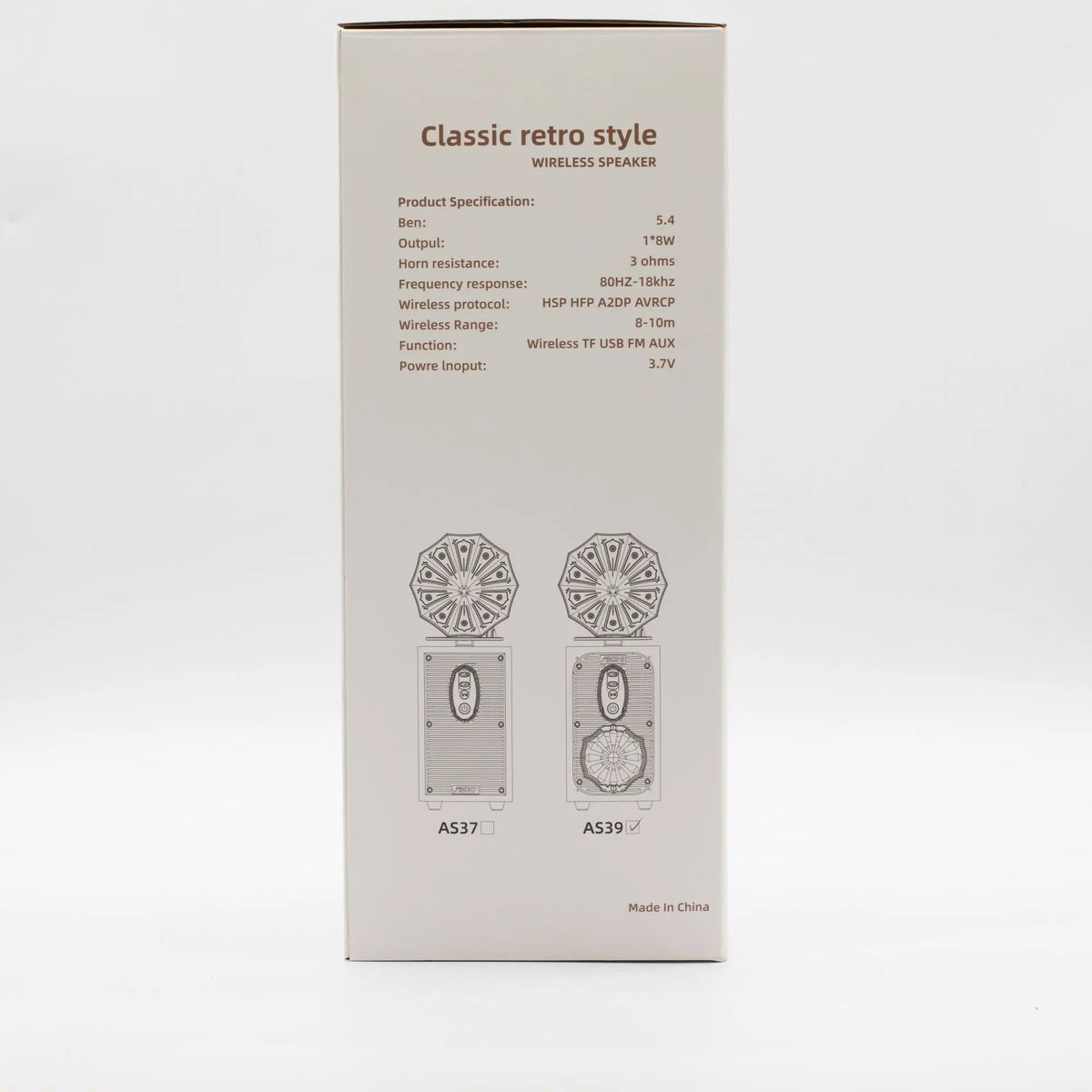 Caja blanca con especificaciones técnicas e ilustraciones lineales de altavoces Bluetooth retro tipo gramófono de 8W.