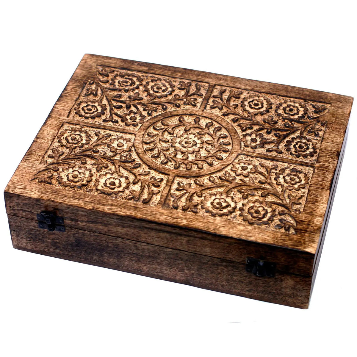 Caja rectangular de madera de mango color marrón oscuro con tallado floral artesanal y cierre metálico.