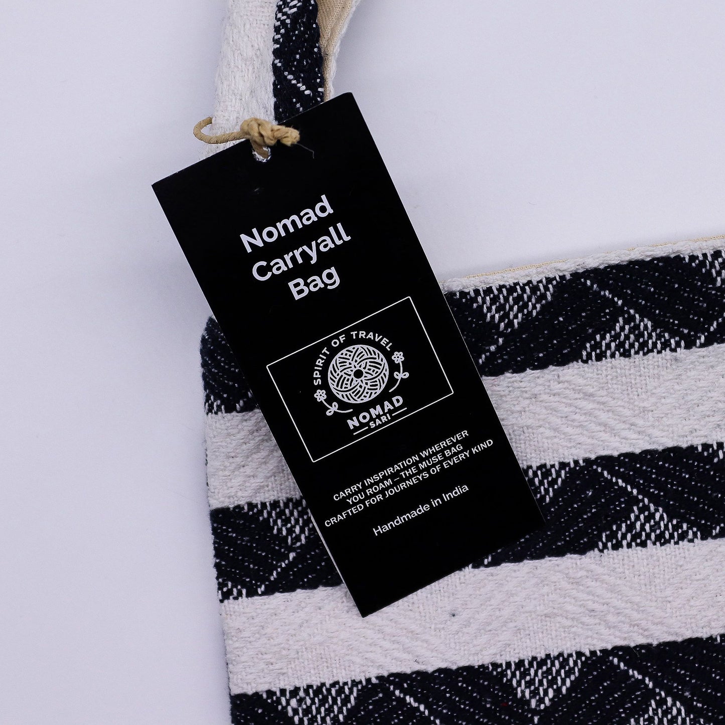 Bolsa carryall Nomad en algodón blanco y azul, estilo bohemio, hecha a mano en India.