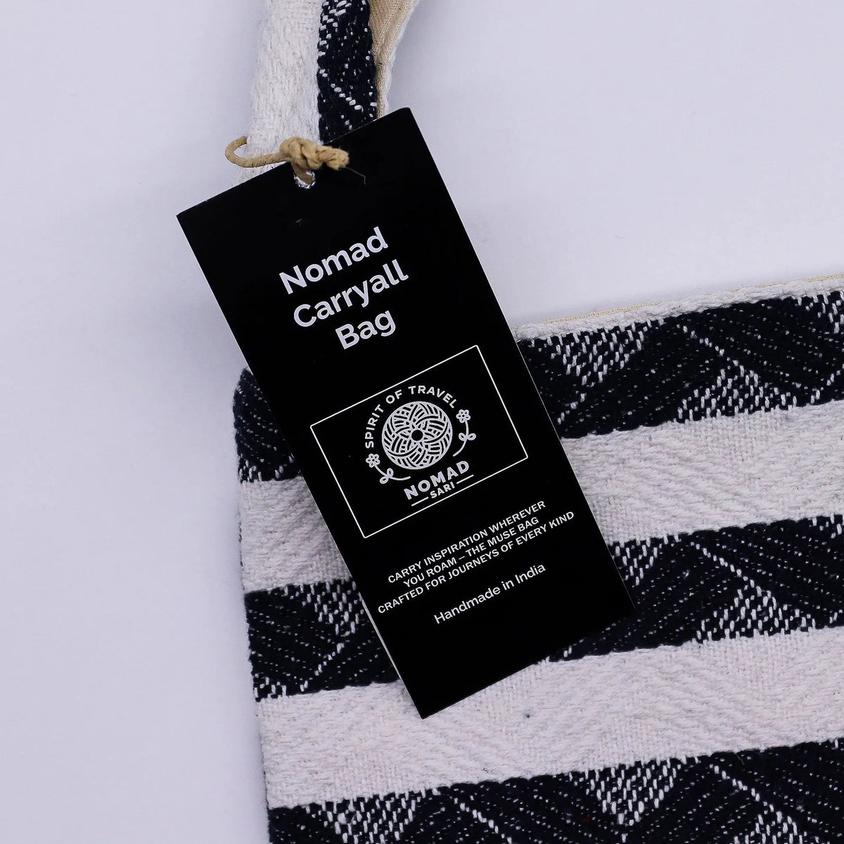 Bolsa carryall Nomad en algodón blanco y azul, estilo bohemio, hecha a mano en India.