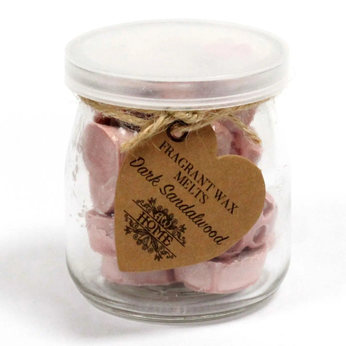 Frasco de vidrio con tapa blanca lleno de corazones de cera rosa, etiqueta en forma de corazón atada con cordel.