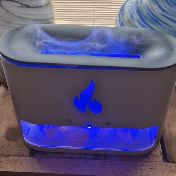 Difusor de aroma Blaze color blanco, forma ovalada, con cristales de sal del Himalaya e iluminación LED azul neón.