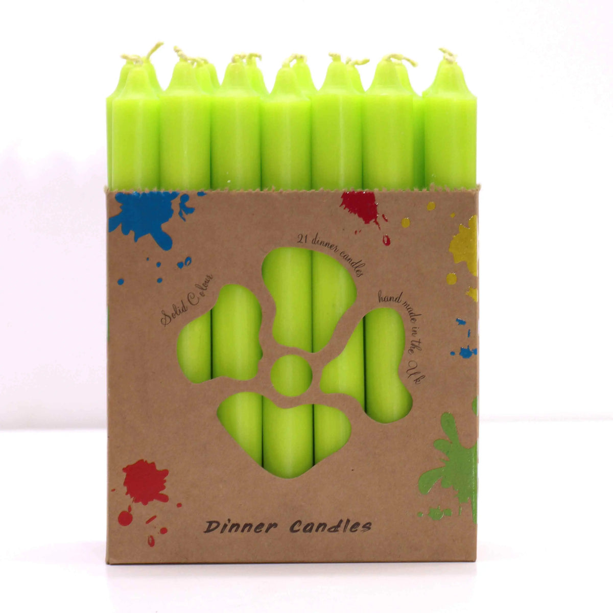 Pack de 21 velas de mesa cilíndricas color verde lima, presentadas en caja de cartón con motivos de manchas de pintura.