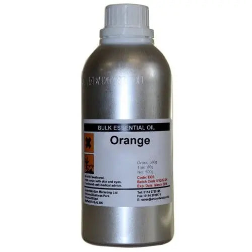 Aceite esencial de naranja en botella plata, 500 ml, ideal para aromaterapia y productos de cuidado personal.