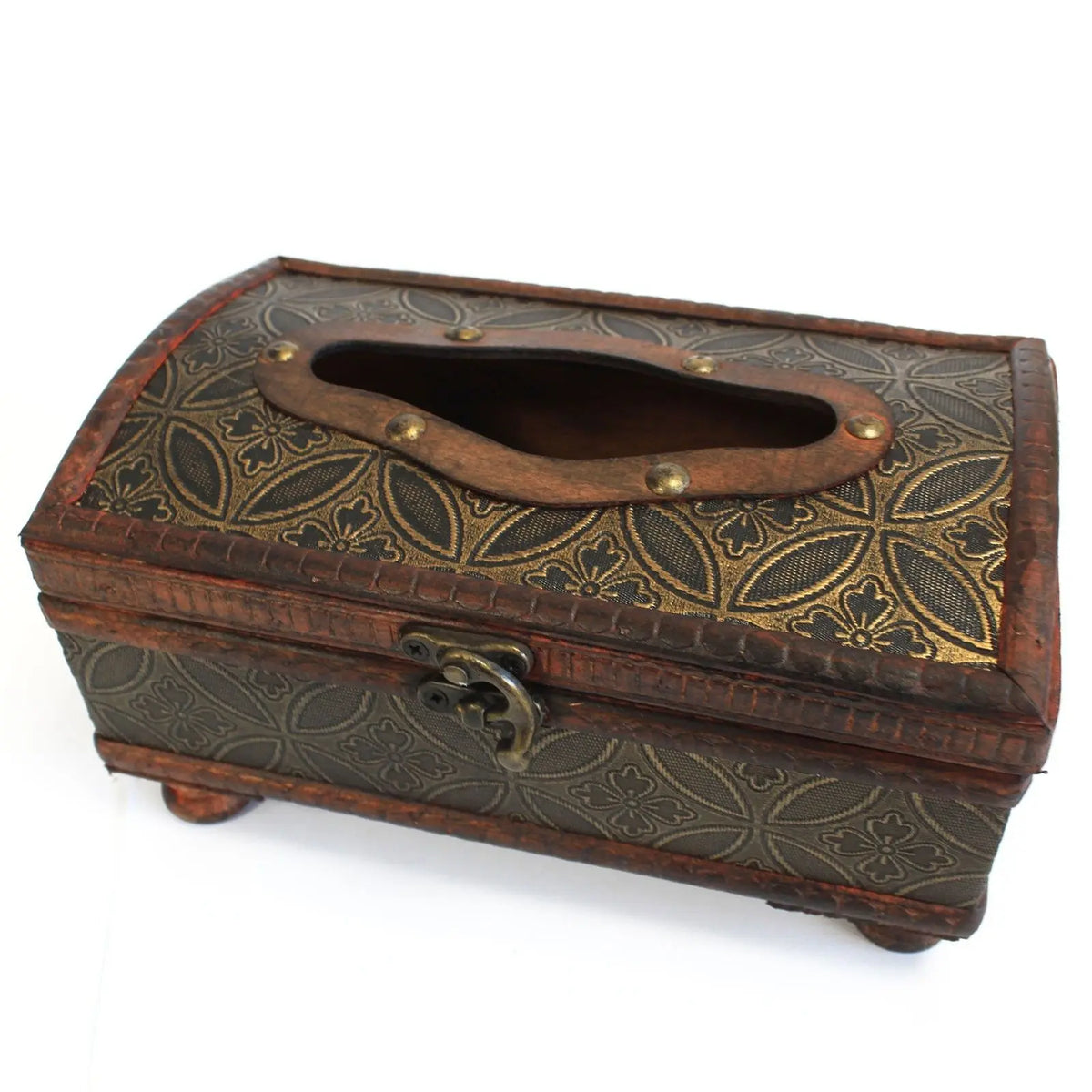 Caja de madera decorativa en tonos marrón y dorado, con diseño grabado y abertura para pañuelos.