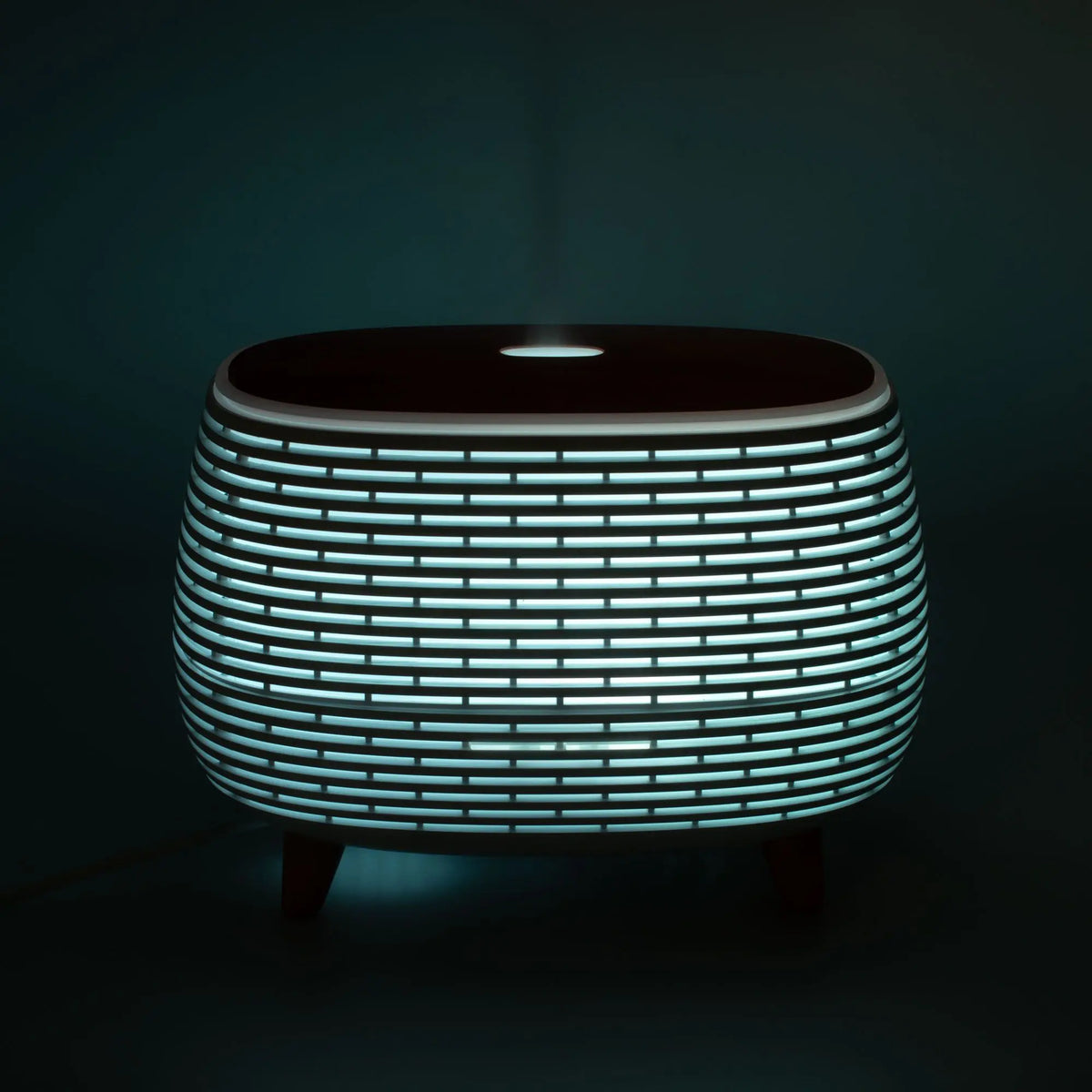 Lámpara de mesita de noche blanca y azul, diseño moderno con luces LED y base de madera.
